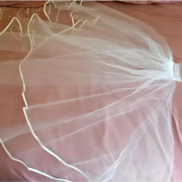 Simple Tulle White Ivory Two Layers Wedding Veils - Picture 2 of 2